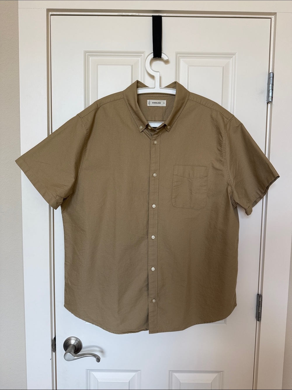 Everlane Short-Sleeve Button-Down Shirt — Khaki